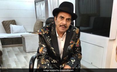 Dharmendra shares video with big bunch of bananas in his hand at farm house