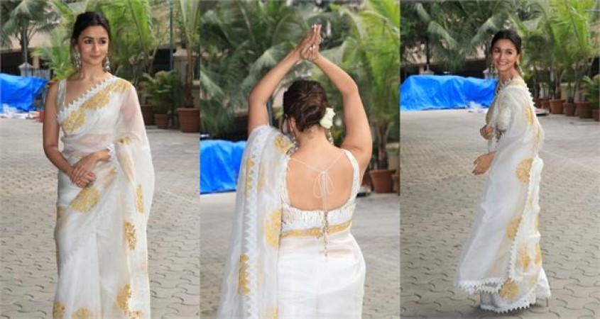 Alia Bhatt is seen posing for signature traditional look of this movie