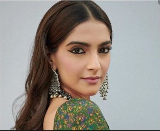 Sonam responds to trollers on Anil Kapoor's picture with Dawood Ibrahim