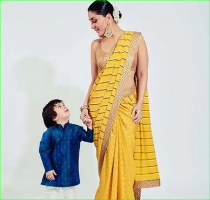 Taimur dances fiercely at Mama's wedding, gets photoshoot with mummy Kareena