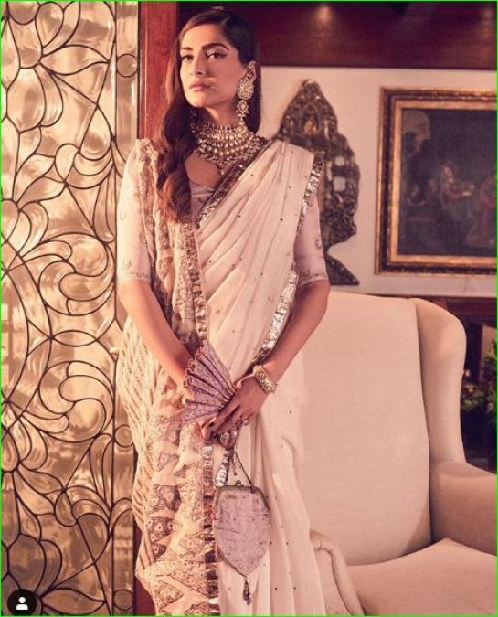 Check out beautiful photos of Sonam Kapoor wearing saree
