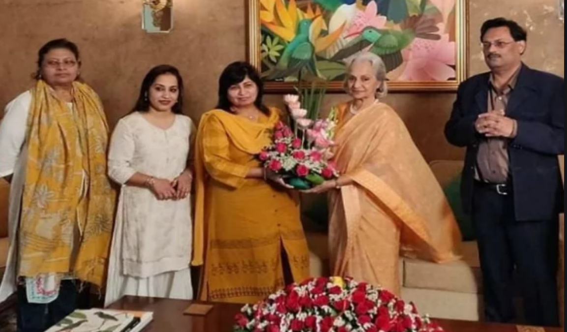 Madhya Pradesh government conferred Waheeda Rehman with 'Kishore Kumar Award' in Mumbai