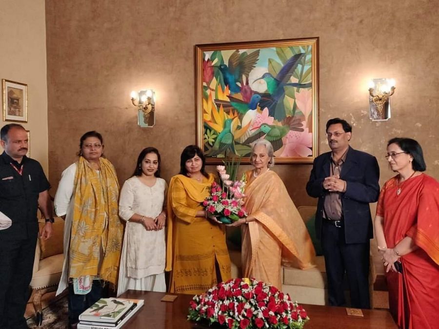 Madhya Pradesh government conferred Waheeda Rehman with 'Kishore Kumar Award' in Mumbai