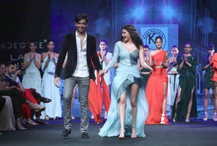 lakme fashion week 2017 : रैंप पर उतरीं अमायरा दस्तूर, देखें PICS