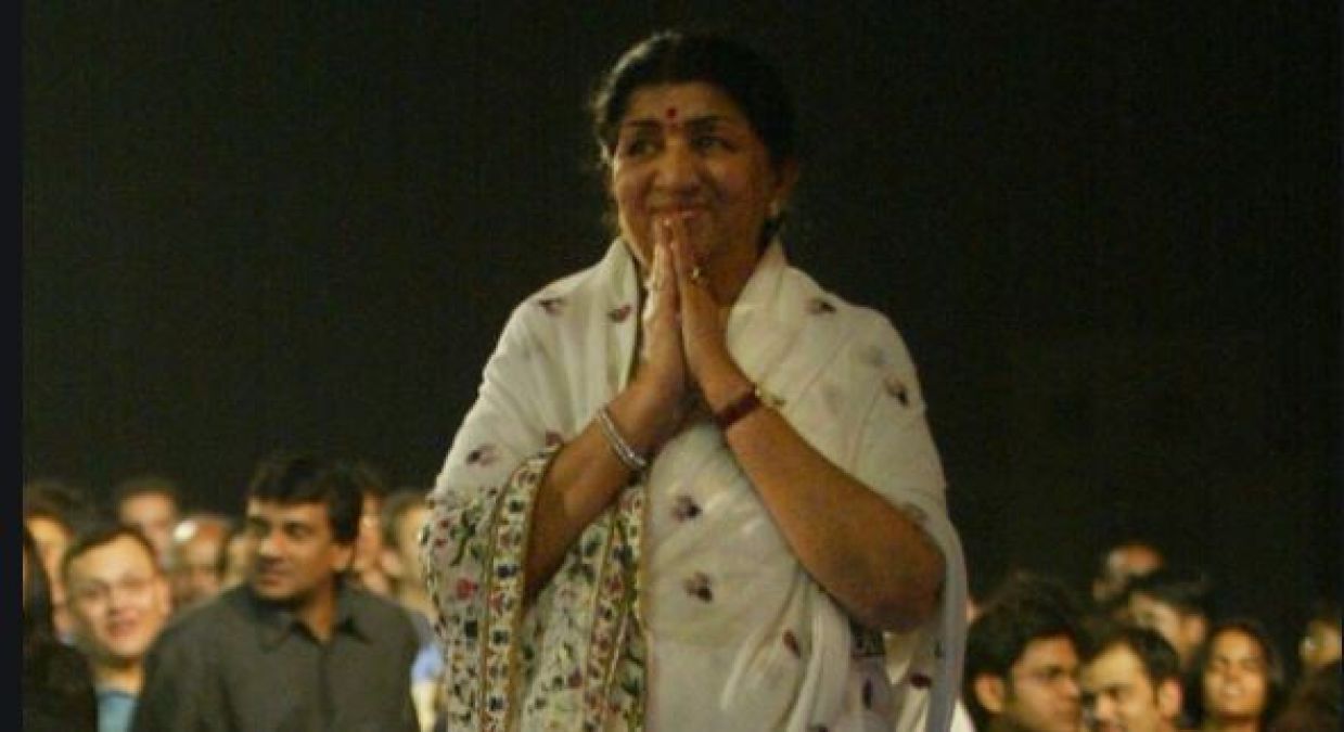 Lyricist made dirty attempt with Lata Mangeshkar, singer said 'Don't forget I am Maratha'