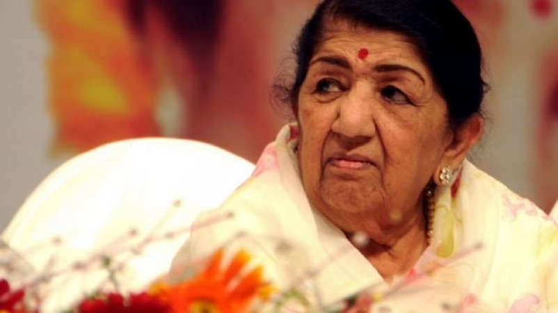 Lata Mangeshkar was crying when she was called mother by this famous man