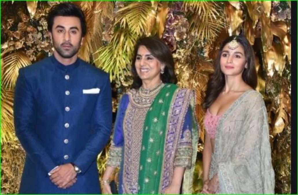 Ranbir Kapoor arrives at reception party with girlfriend and mom, trollers ask - 'With Deepika or Katrina ...'