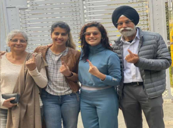 Delhi Voting: Taapsee Pannu reaches with the family to vote, shares this picture