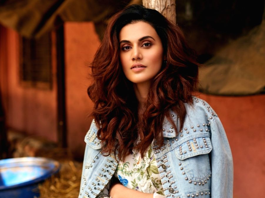 Delhi Voting: Taapsee Pannu reaches with the family to vote, shares this picture