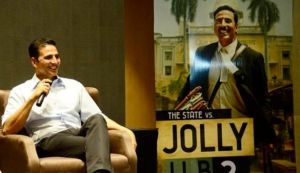 Jolly LLB 2 : अक्षय की फिल्म को ऋतिक के पिता ने बताया ईमानदार और एंटरटेनिंग