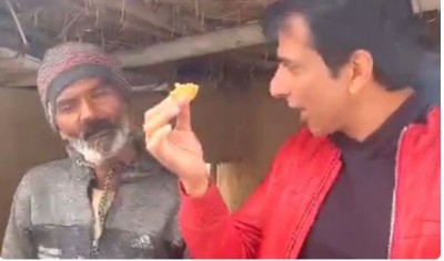 Video: Sonu Sood eats samosa on roadside, know what was the special reason?