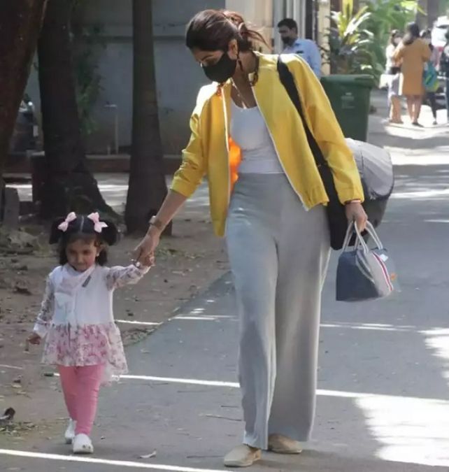 Shilpa Shetty spotted on the streets with daughter Samisha