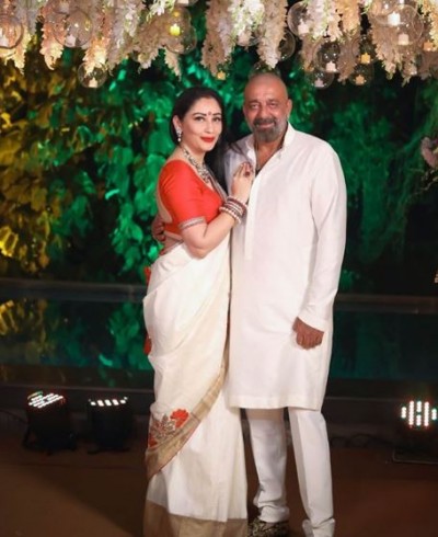 Sanjay Dutt wishes his wedding anniversary to wife Manyata with this cute post