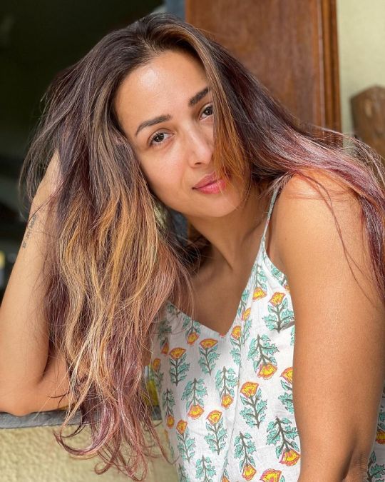 Malaika sets internet on fire by sharing pictures in a floral short dress