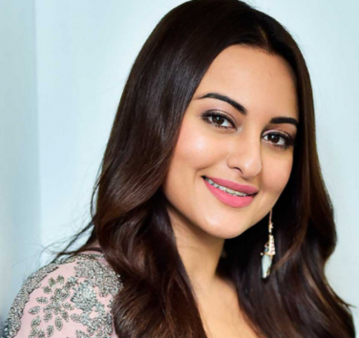 'Dekho.. Magar Pyaar Se' Sonakshi got trolled for her latest photo