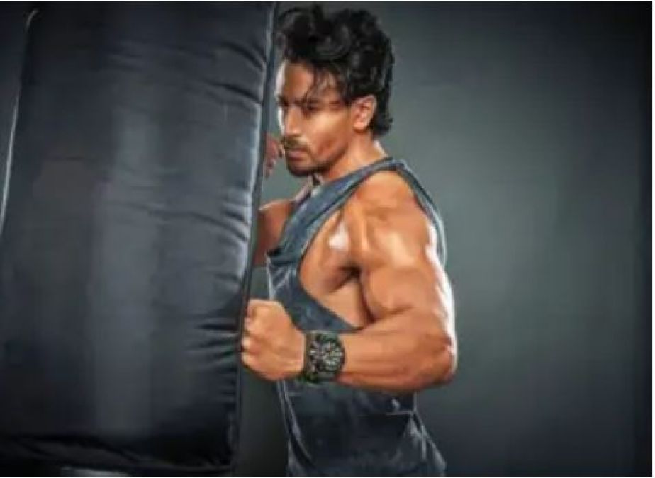 Tiger Shroff gets trolled for showing his physique