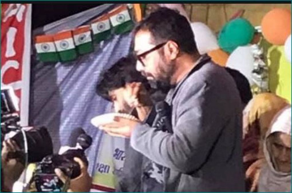 Anurag Kashyap went to Shaheen Bagh and ate Biryani, said- 'Government is illiterate ...'