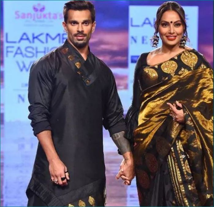 Bipasha Basu walks on ramp with her husband in Lakme Fashion Week