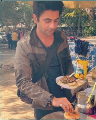 Sunil Grover selling kulchas on road, says 'On Valentine's Day ...'