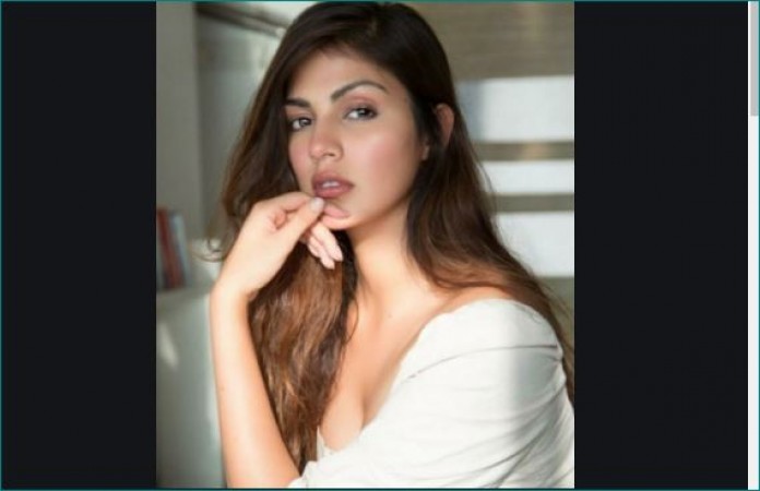 Rhea Chakraborty spotted outside gym, video goes viral