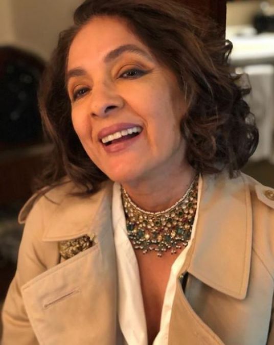 Neena Gupta looks stunning, shares fashion fusion pictures