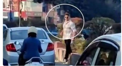 देहरादून में चलते ट्रैफिक के बीच दिखे अक्षय कुमार, वीडियो वायरल