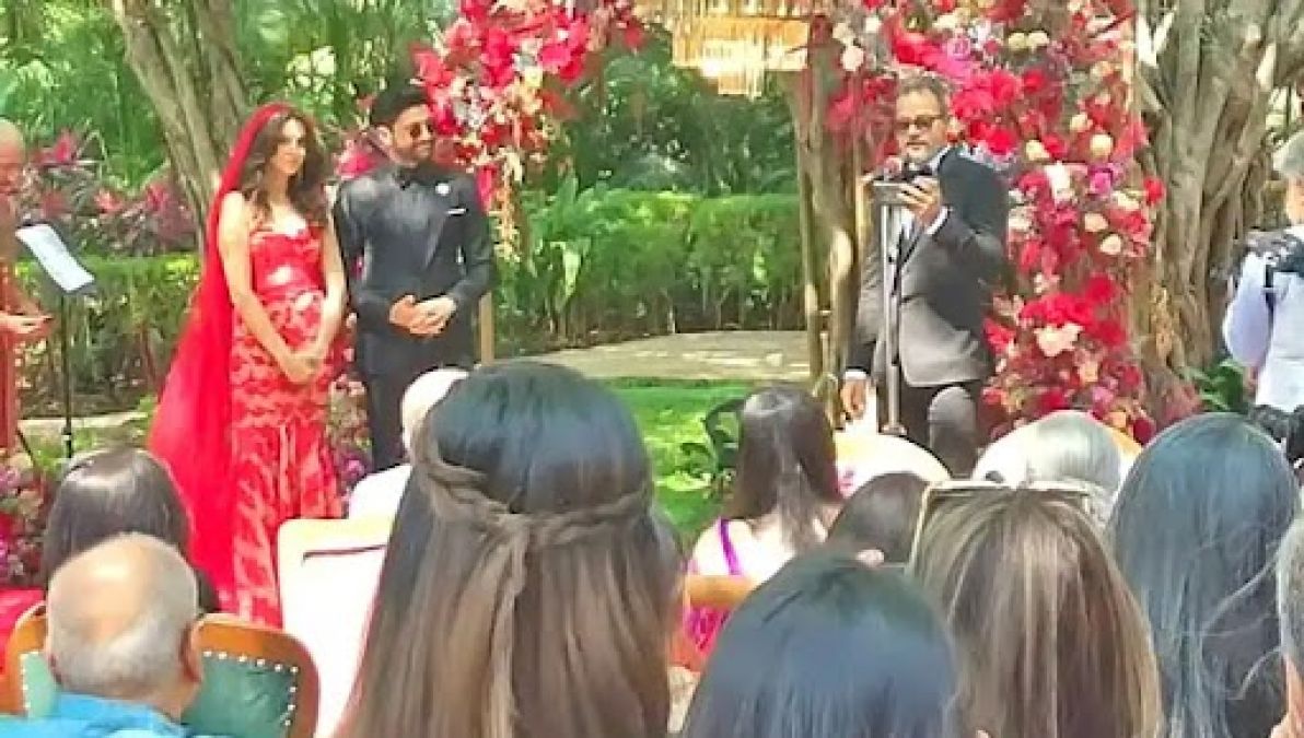 Unseen pictures of Farhan Akhtar's wedding, Shibani seen dancing with joy