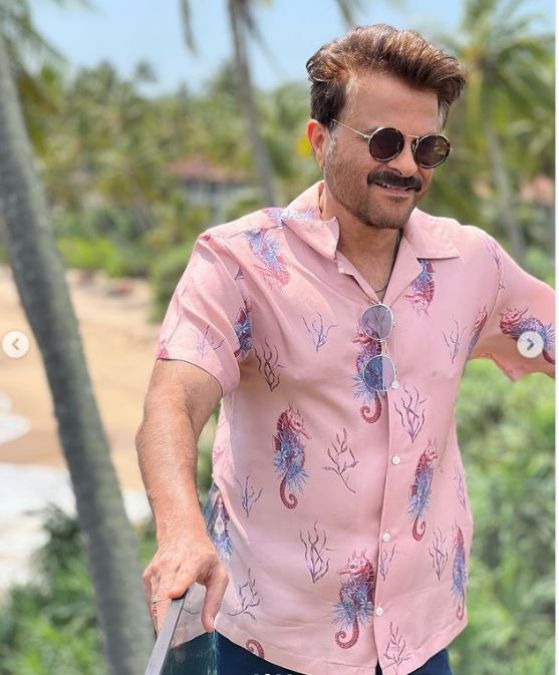 Anil Kapoor looked stunning in a pink shirt, fans were blown away by his fitness.