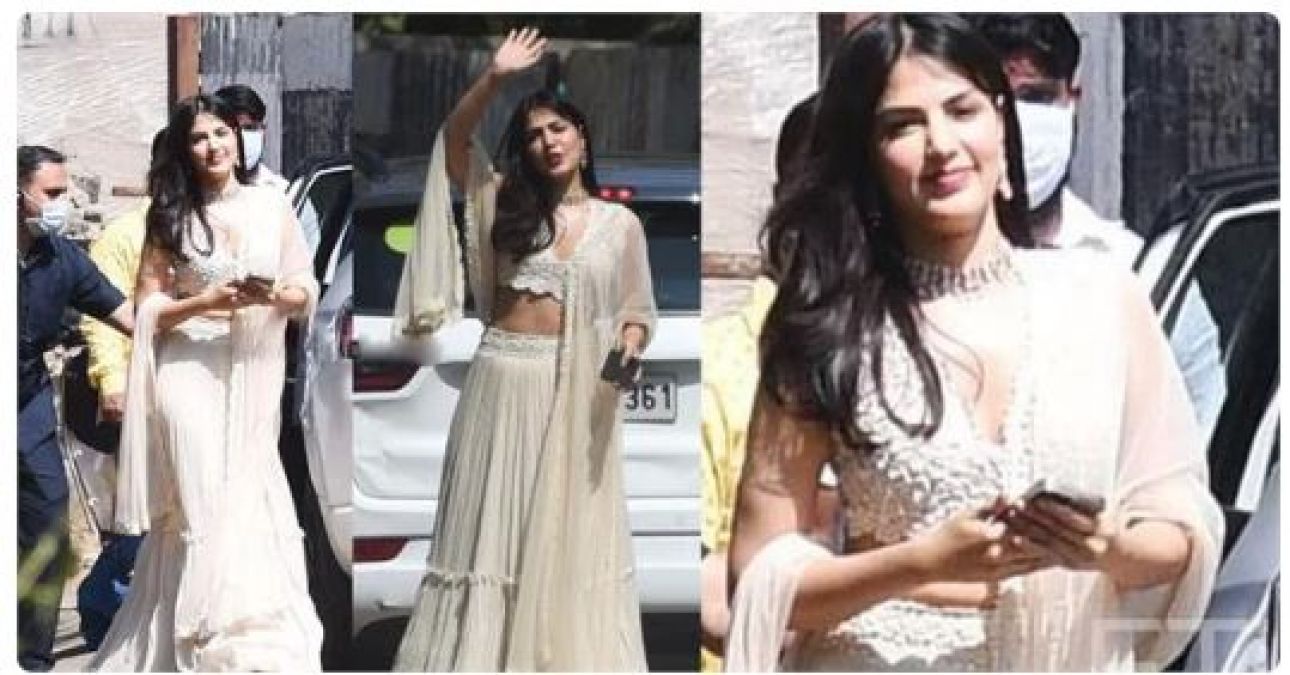 From Rhea Chakraborty to Hrithik Roshan, celebs attended Farhan-Shibani's wedding