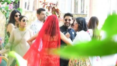Unseen pictures of Farhan Akhtar's wedding, Shibani seen dancing with joy