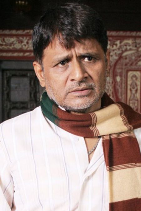 Actor Raghuvbir Yadav's 32-year-old marriage ended, wife accused him