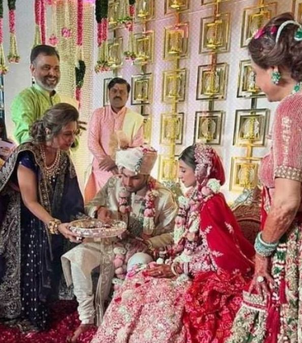 Aishwarya-Aaradhya robbed gathering at Anmol Ambani's wedding