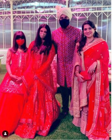 Aishwarya-Aaradhya robbed gathering at Anmol Ambani's wedding