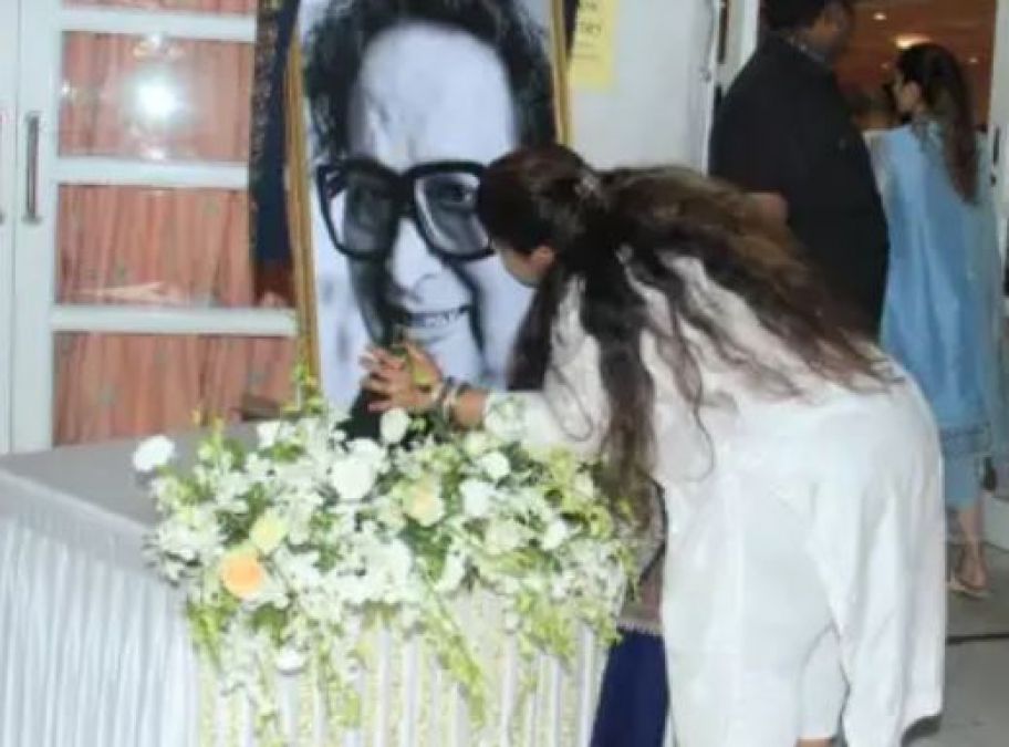 Daughter Reema wept bitterly in Bappi da's prayer meet too