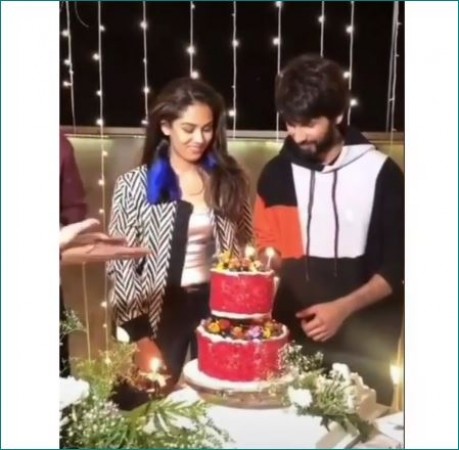 Video: Shahid Kapoor celebrates birthday with wife and father