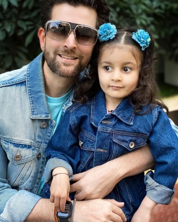 Neil Nitin Mukesh loves his daughter very much, you will lose heart after seeing the photos.