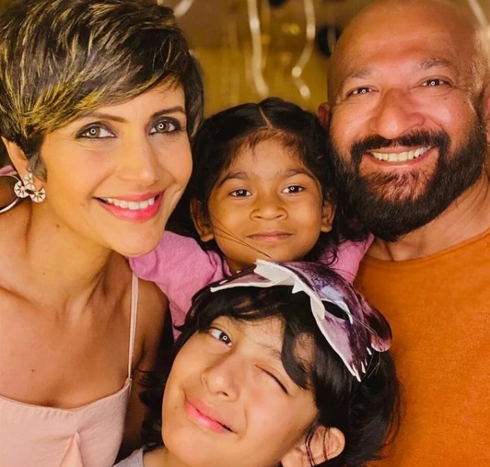 Mandira Bedi was seen laughing for the children forgetting the sorrow