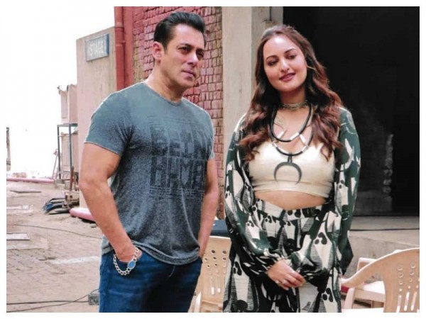 Fact-Check: Has Salman got married with Sonakshi, the picture went viral on the internet!