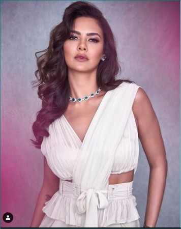 Nowadays there is more hatred, greed and pretense among youth: Esha Gupta