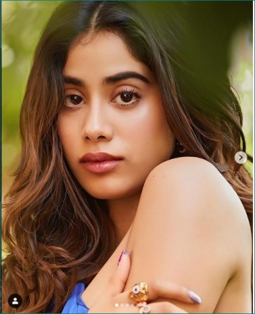 Janhvi Kapoor steals heart with her latest photoshoot