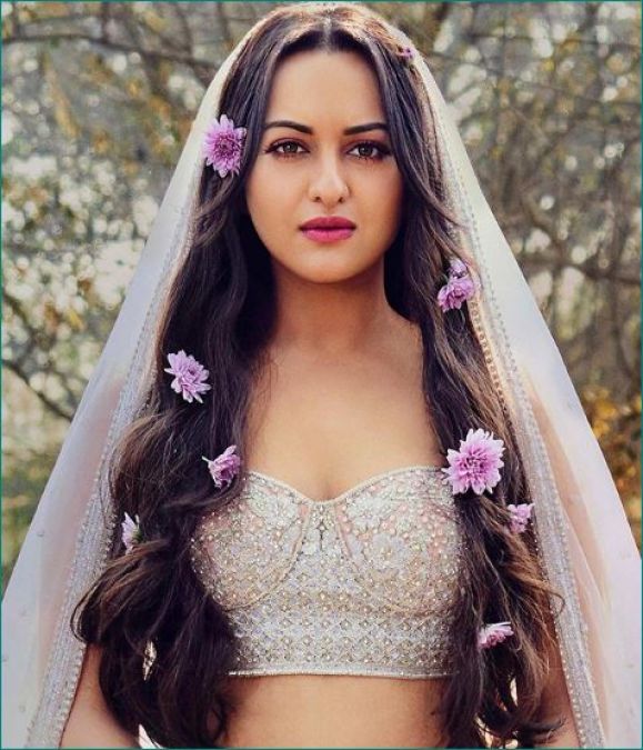 Sonakshi turns a beautiful angel for Peacock magazine
