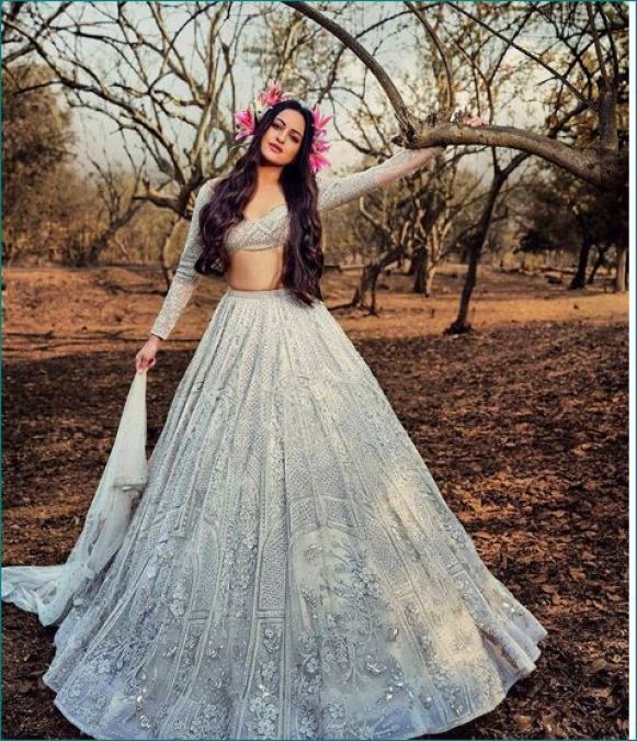 Sonakshi turns a beautiful angel for Peacock magazine