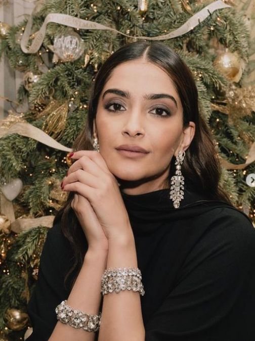 Sonam Kapoor celebrated New Year by kissing husband