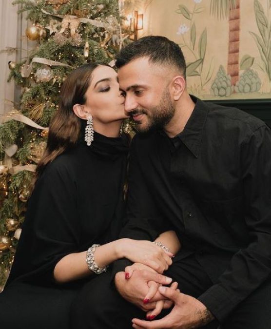 Sonam Kapoor celebrated New Year by kissing husband