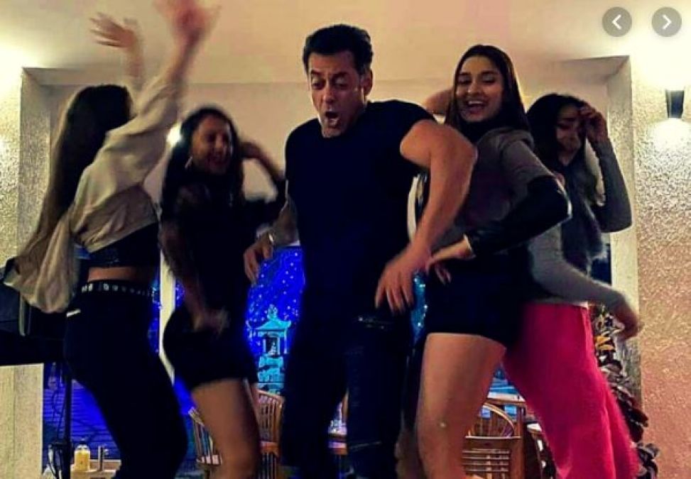 Salman Khan welcomed new year in this way, photos surfaced