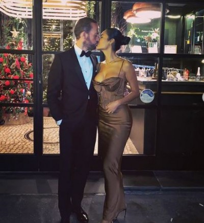 Esha Gupta gets romantic with boyfriend on first day of New Year