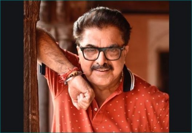 Filmmaker Ashoke Pandit attacks on Akhilesh Yadav says 'This man has gone crazy'