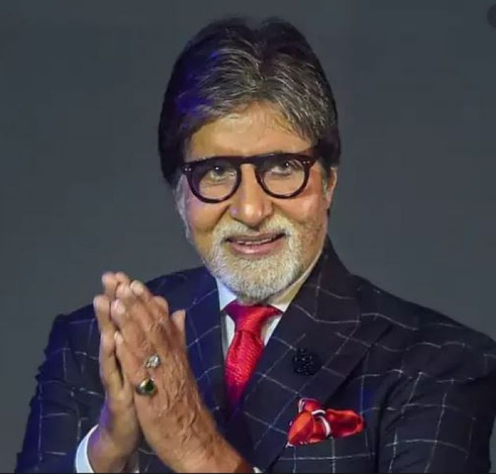अमिताभ बच्चन ने फोटो शेयर कर बताया 'Selfie' का हिन्दी मतलब