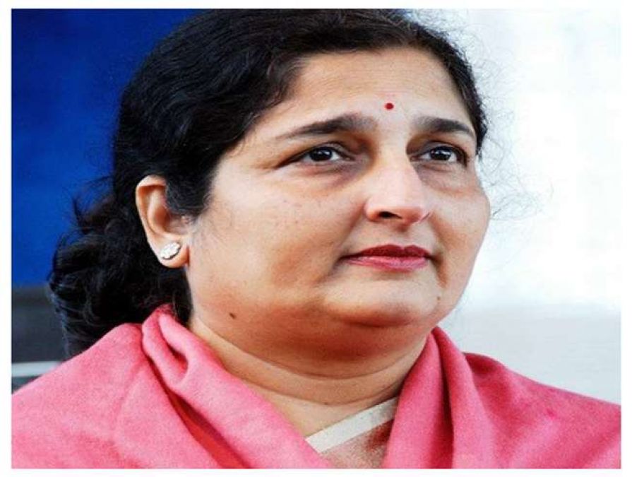 45-year-old woman told Anuradha Paudwal as her mother, demanding Rs 50 crore