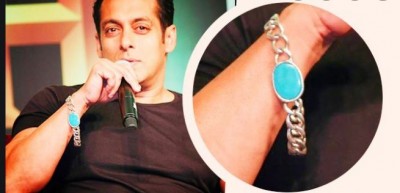 Salman changes his bracelet stone 7 times